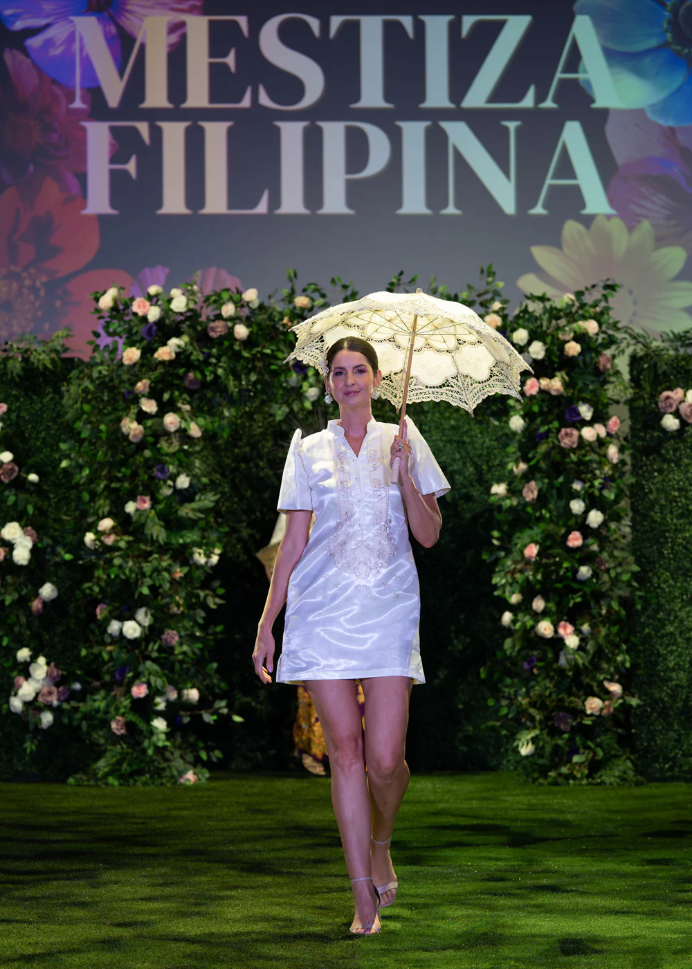 'Payong' Lace Parasol (Cream Beige) - Image 15